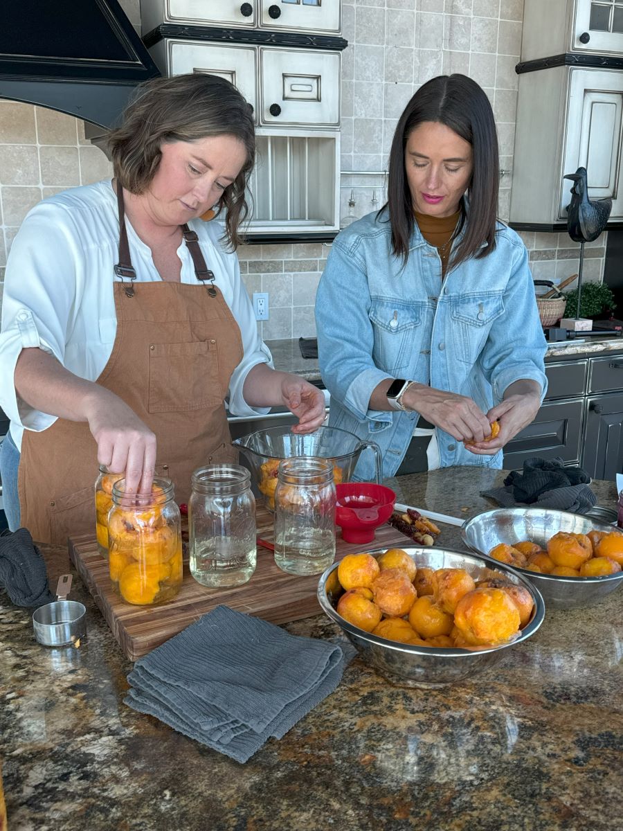 bottling peaches with bonnie